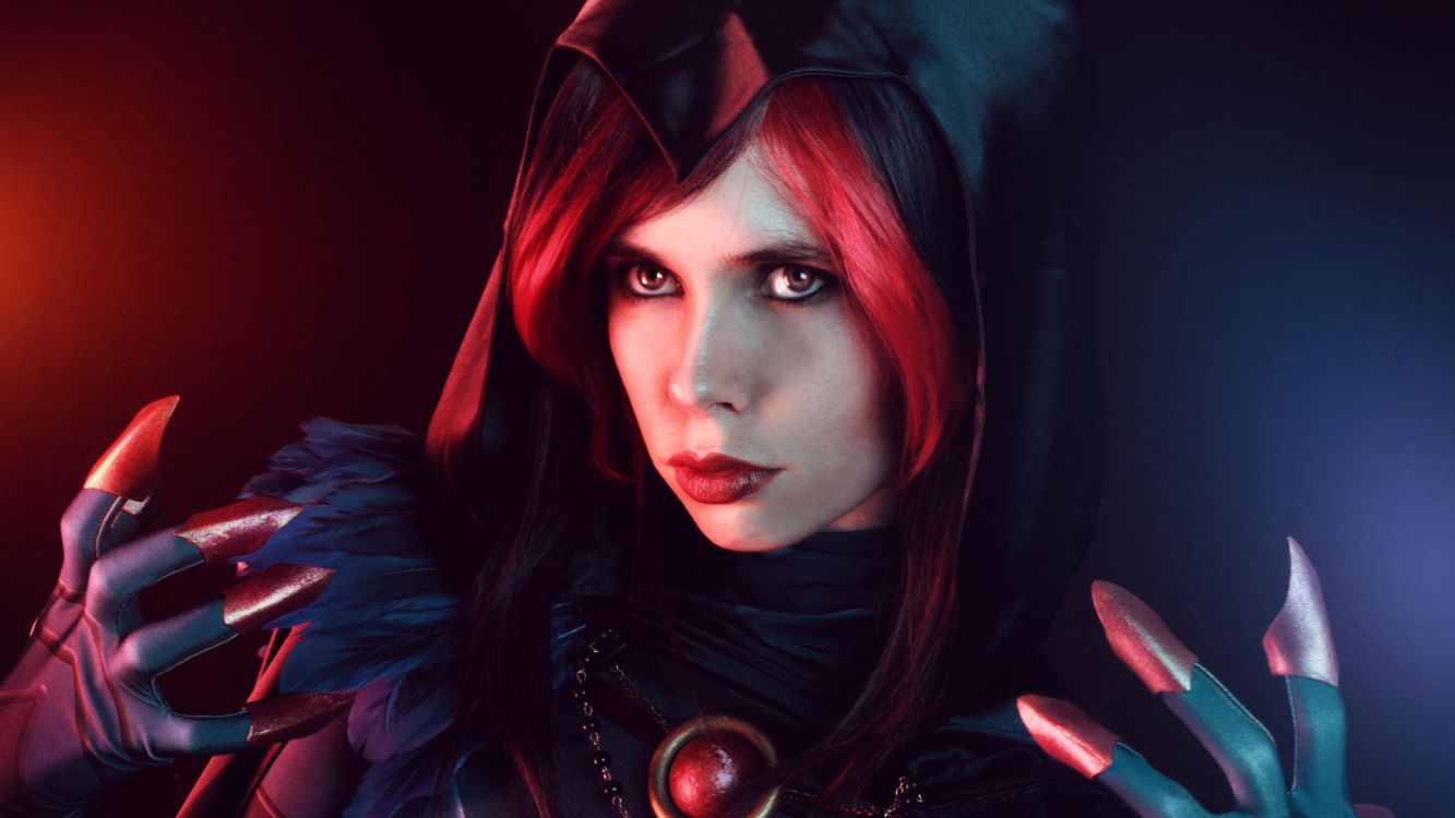 Femme en Blouson de Cuir Noir. Wallpaper in 3456x1944 Resolution