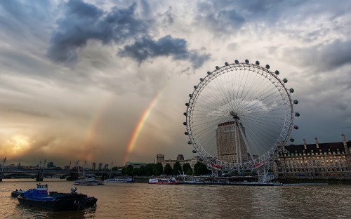 Image ferris wheel near body of water during daytime