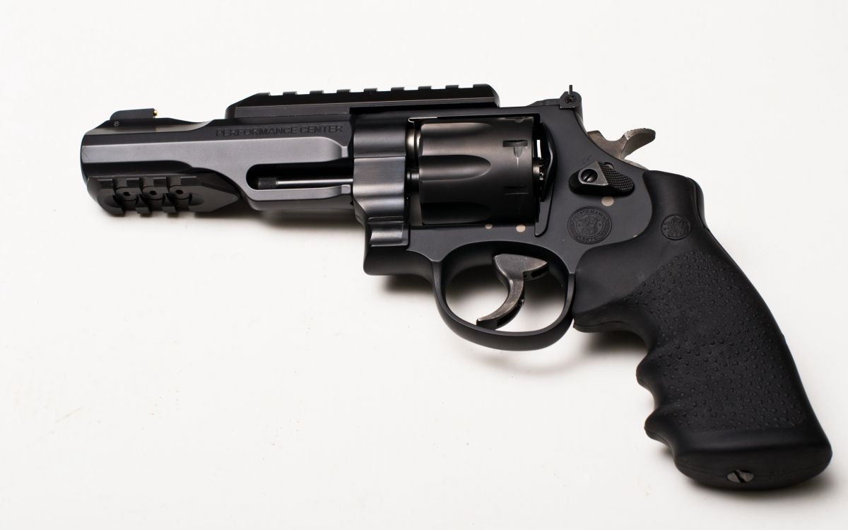 Arma, Pistola, Revolver, Gatillo, Cañón de la Pistola. Wallpaper in 2560x1600 Resolution
