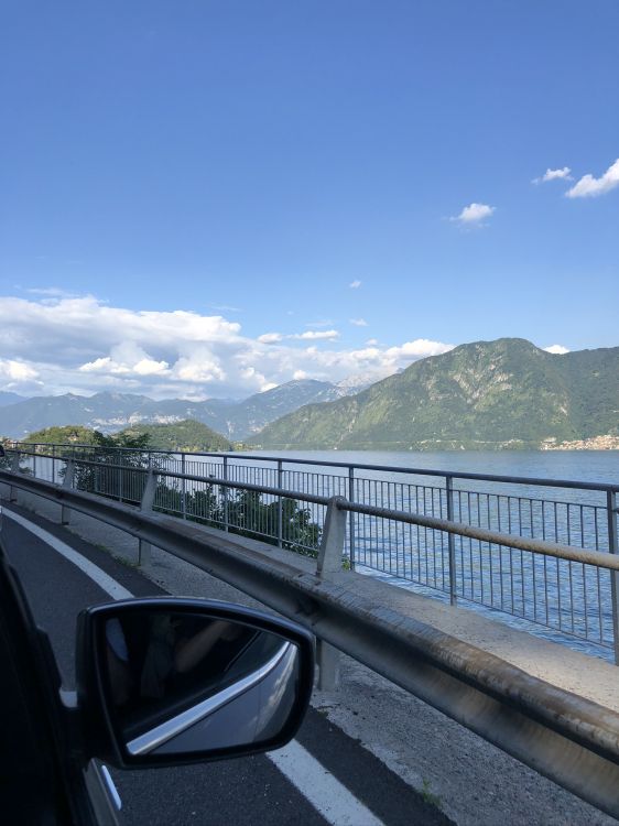 Kfz-Spiegel, Road, Bergigen Landschaftsformen, Leitplanke, Kfz-Seitenspiegel. Wallpaper in 1536x2048 Resolution