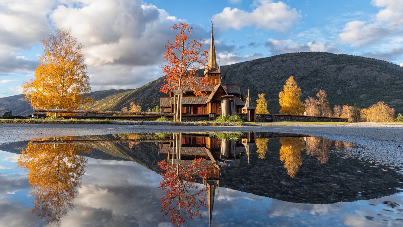 Reflexión, Noruega Occidental, Montaña, Agua, Paisaje Natural. Wallpaper in 5120x2880 Resolution