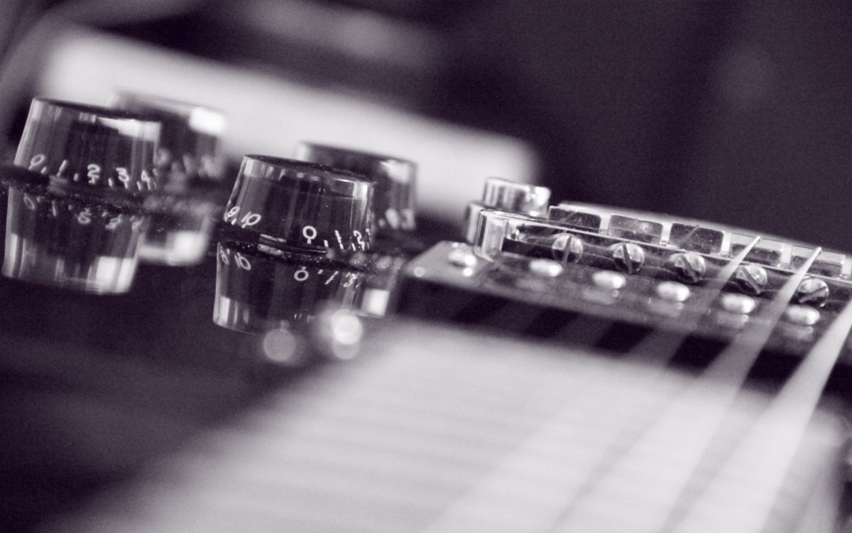 Graustufenfoto Des Audiomischers. Wallpaper in 2560x1600 Resolution