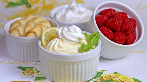 Image white ice cream with strawberries on white ceramic bowl