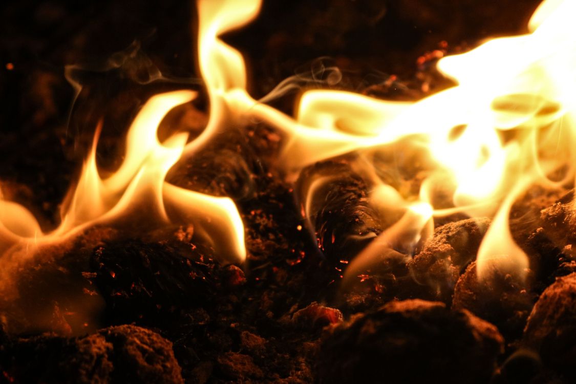 Fire in The Dark During Night Time. Wallpaper in 6000x4000 Resolution