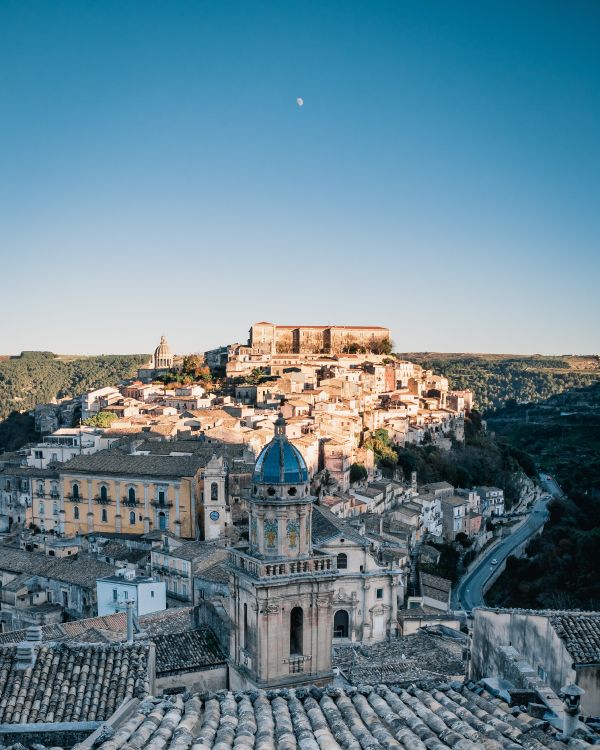 Vue Aérienne Des Bâtiments de la Ville Pendant la Journée. Wallpaper in 3748x4685 Resolution