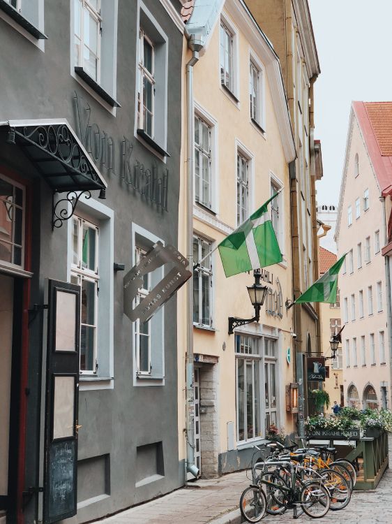 住宅区, 轮胎, 自行车轮胎, 窗口, 自行车轮 壁纸 3024x4032 允许