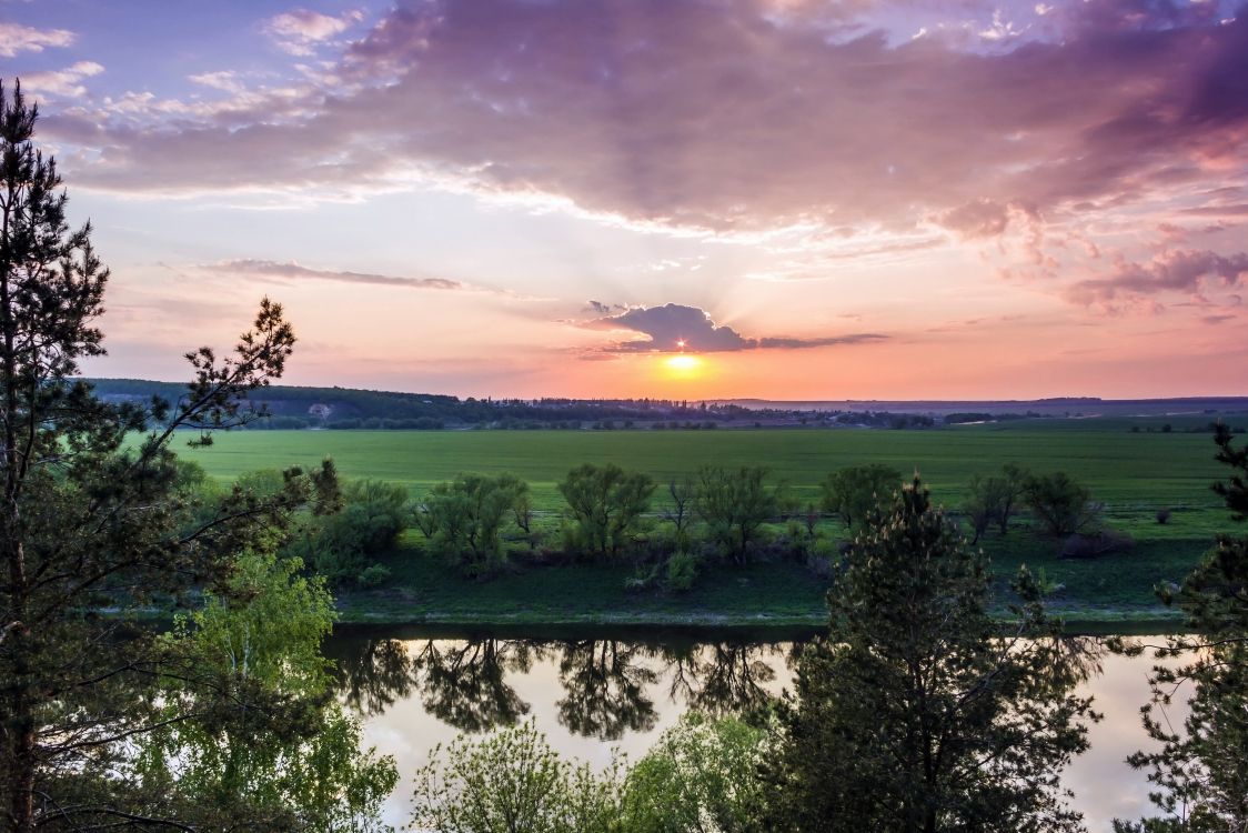 Arbres Verts Près du Plan D'eau Pendant le Coucher du Soleil. Wallpaper in 3115x2077 Resolution