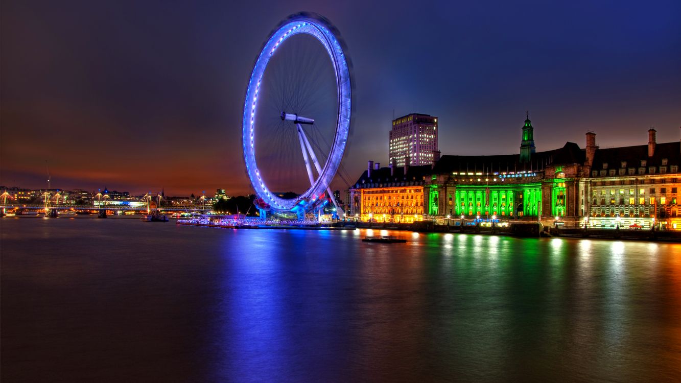 Grande Roue Près Des Bâtiments de la Ville Pendant la Nuit. Wallpaper in 3840x2160 Resolution