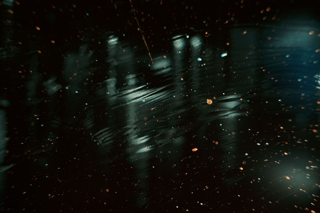 Gotas de Agua Sobre Fondo Negro. Wallpaper in 3600x2400 Resolution