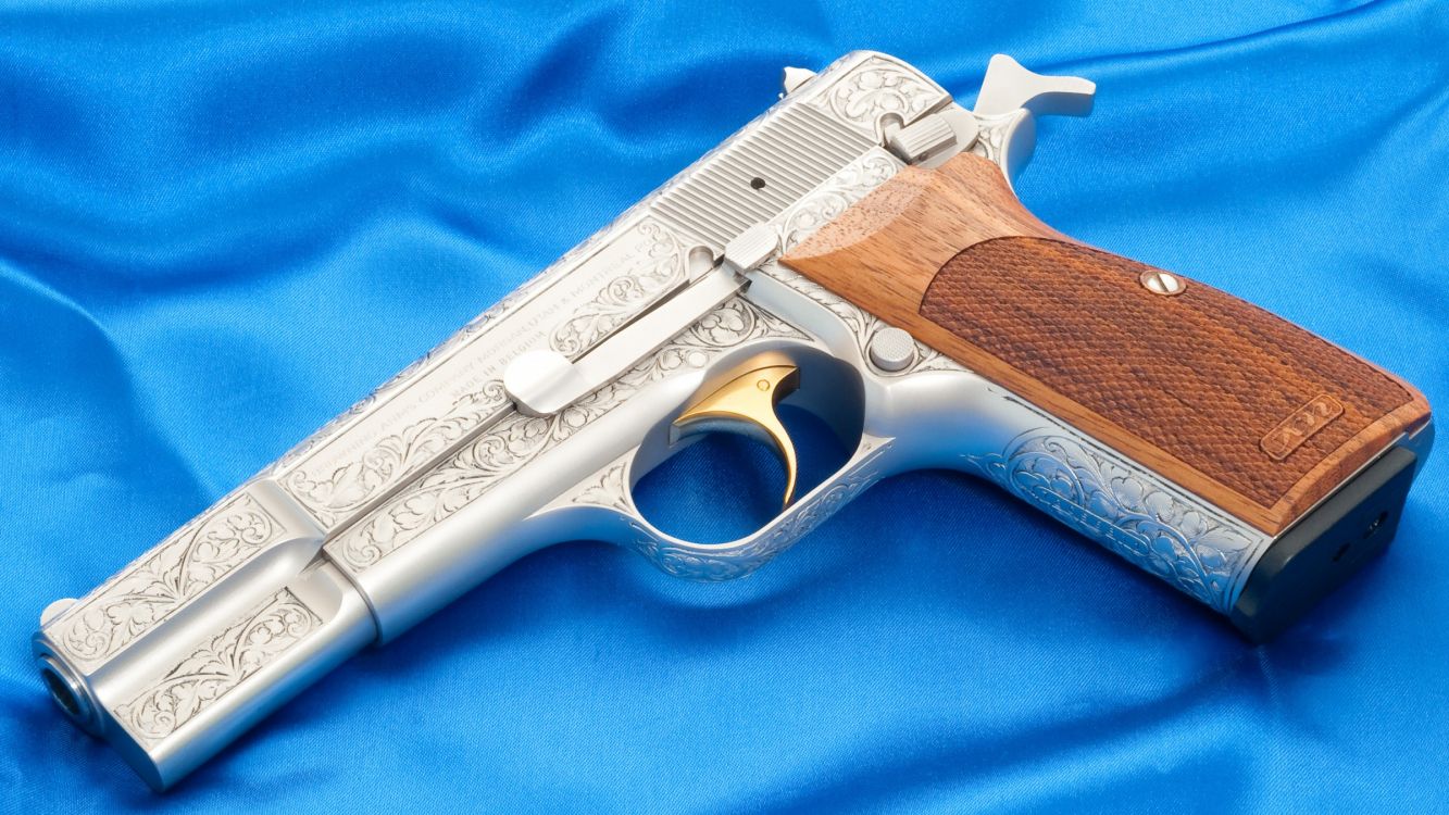M1911 Pistola, Arma, Gatillo, Revolver, Cañón de la Pistola. Wallpaper in 2400x1350 Resolution