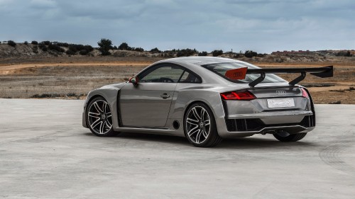 Image silver porsche 911 on white sand during daytime