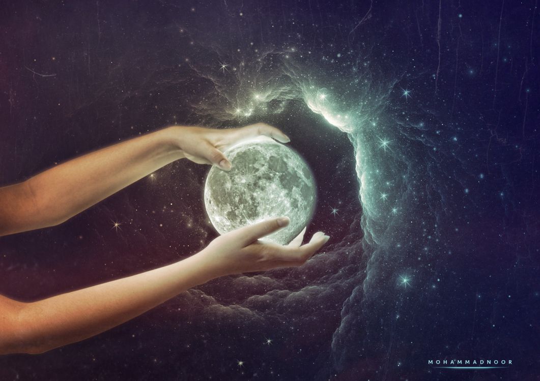 Person Mit Weißem Und Grauem Ball. Wallpaper in 4245x3000 Resolution