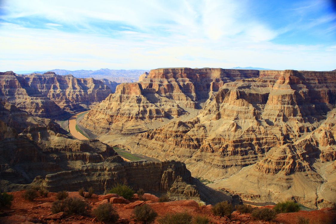 Brauner Felsiger Berg Unter Blauem Himmel Tagsüber. Wallpaper in 3456x2304 Resolution