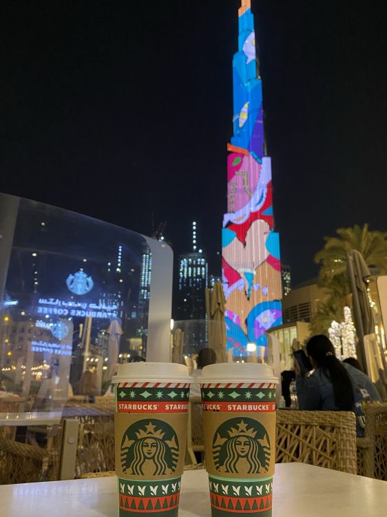 Dubai, Burj Khalifa, Starbucks Logo 2011, Nacht, Tower. Wallpaper in 1536x2048 Resolution