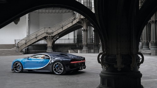 Image blue porsche 911 parked on tunnel