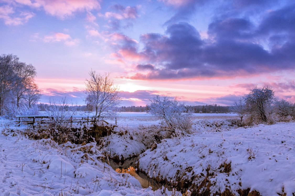 Champ Couvert de Neige Sous Ciel Nuageux Pendant la Journée. Wallpaper in 3000x2000 Resolution