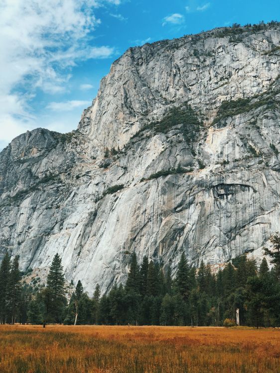 Yosemite National Park, Bergigen Landschaftsformen, Naturlandschaft, Hochland, Aufschluss. Wallpaper in 3024x4032 Resolution