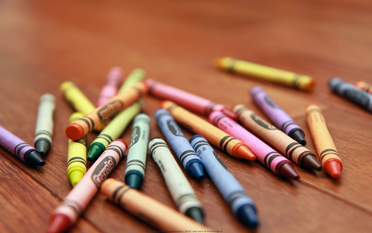 red yellow and blue coloring pencils