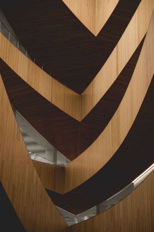 Braune Und Weiße Holzwand. Wallpaper in 4160x6240 Resolution