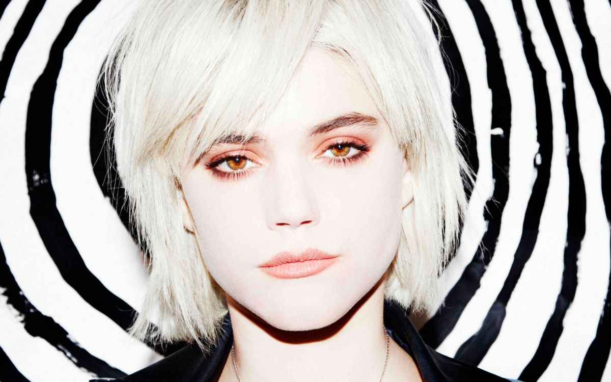 Album, Cheveu, Face, White, Coiffure. Wallpaper in 2880x1800 Resolution