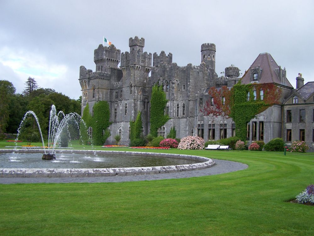 water fountain in front of gray concrete building