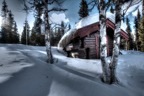 Image brown wooden house covered with snow during daytime