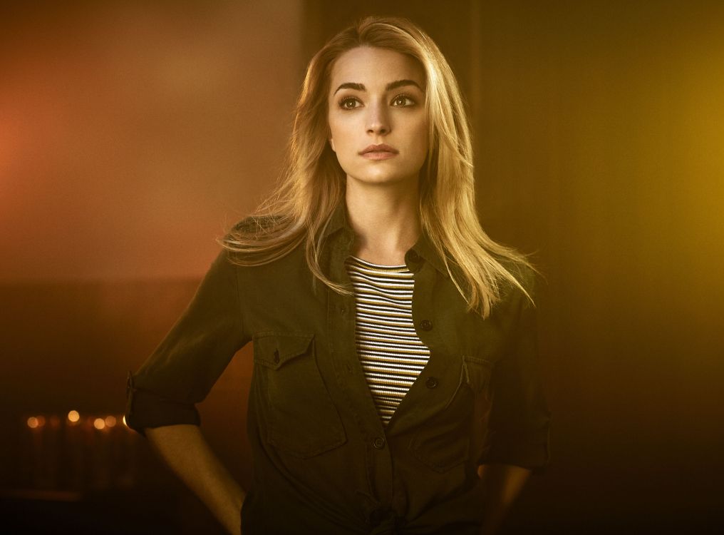 Mujer en Camisa Negra Con Botones. Wallpaper in 3000x2214 Resolution