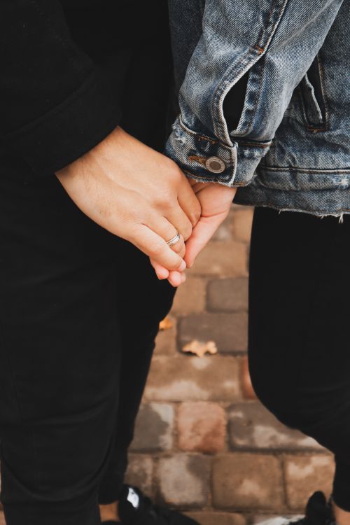 Tomados de la Mano, Mano, Jeans, Pierna, Uña. Wallpaper in 3792x5688 Resolution