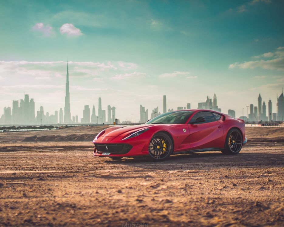 Ferrari 458 Italia Rojo en Campo Marrón. Wallpaper in 4313x3456 Resolution