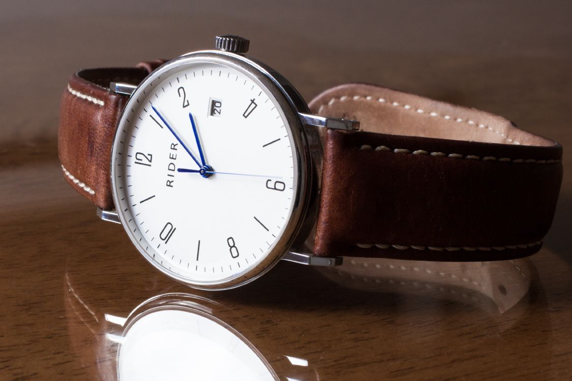 Brown Leather Strap Silver Round Analog Watch. Wallpaper in 3519x2346 Resolution