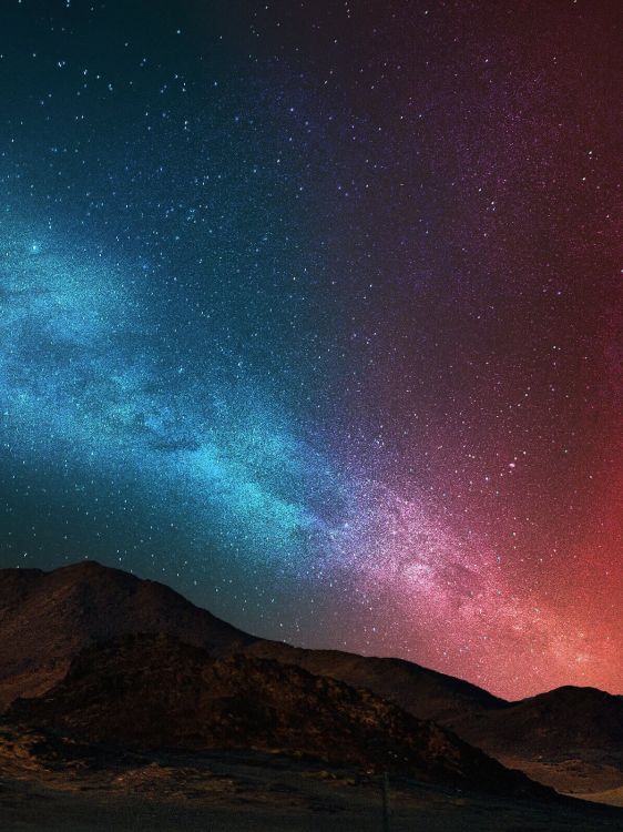 Brauner Berg Unter Blauem Himmel. Wallpaper in 1200x1600 Resolution