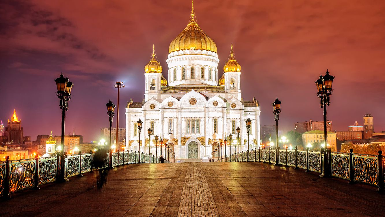 Bâtiment en Béton Blanc et Marron Pendant la Nuit. Wallpaper in 2560x1440 Resolution