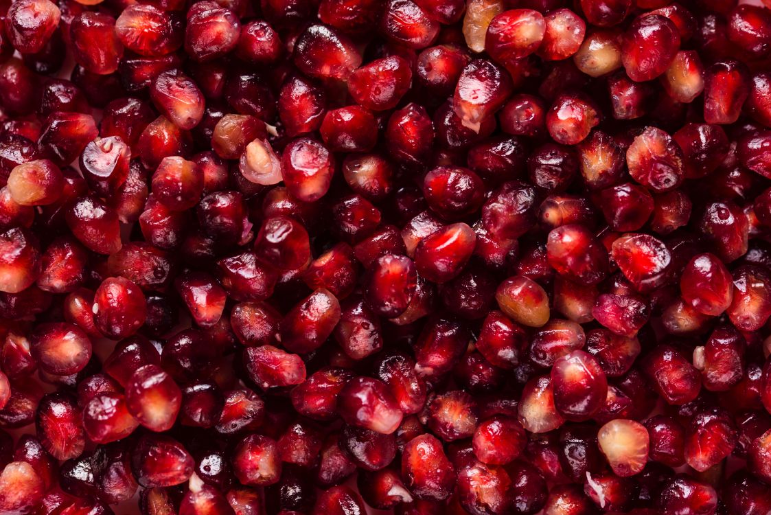 red and brown round fruits