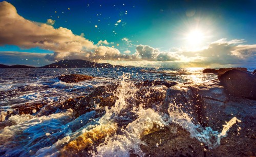 Image ocean waves crashing on shore during daytime