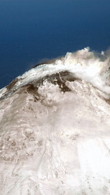 Image white and gray mountain under blue sky during daytime
