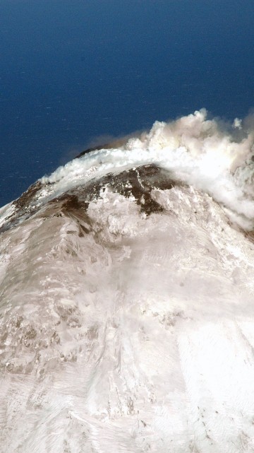 Image white and gray mountain under blue sky during daytime