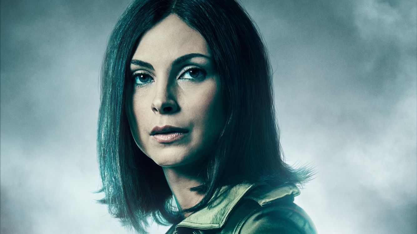 Frau in Schwarzer Lederjacke. Wallpaper in 3667x2062 Resolution