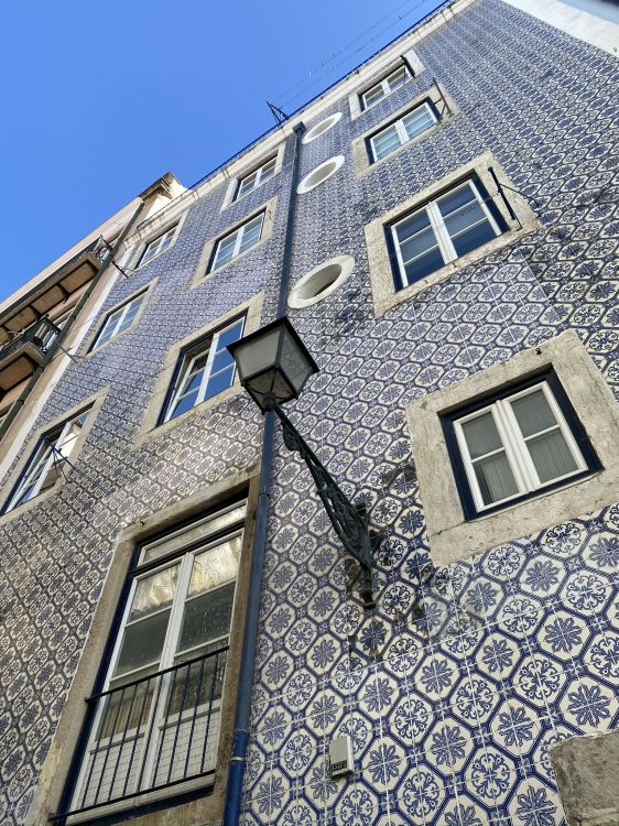 Ventana, Fachada, Propiedad, Arquitectura, Edificio. Wallpaper in 1536x2048 Resolution