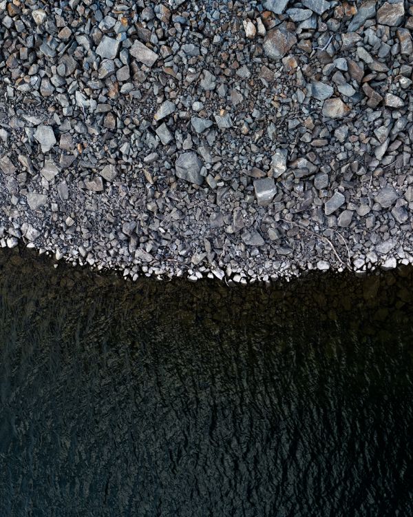 Wasser, Fahrbahn, Asphalt, Metall, Kies. Wallpaper in 3348x4185 Resolution