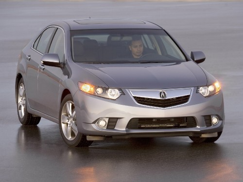 Image gray honda sedan on gray asphalt road