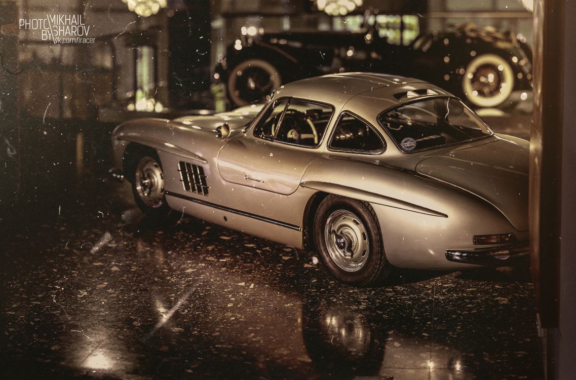 Photo en Niveaux de Gris D'un Coupé Classique. Wallpaper in 6000x3955 Resolution