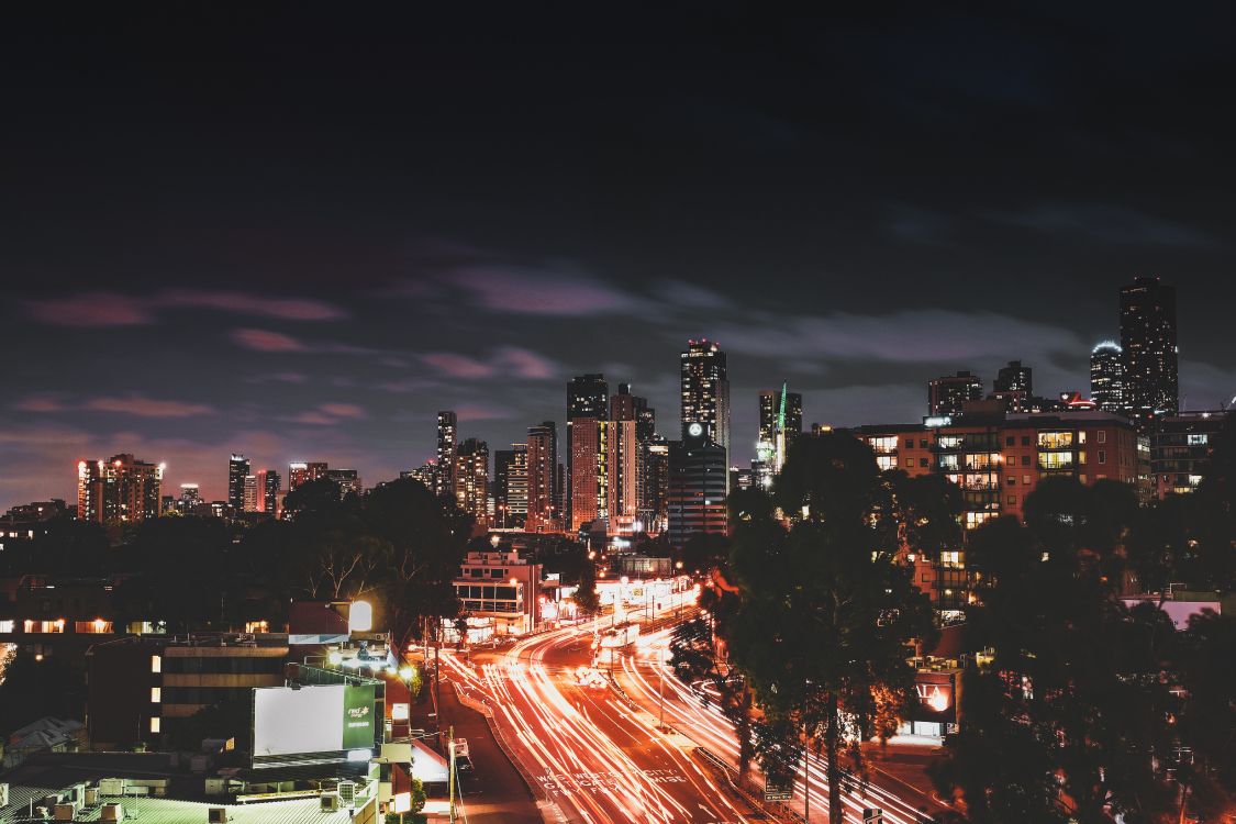 Photographie en Accéléré de la Ville Pendant la Nuit. Wallpaper in 5843x3895 Resolution