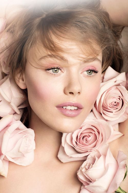 Elle, Pink, Augenbraue, Blonde, Frisur. Wallpaper in 1200x1800 Resolution