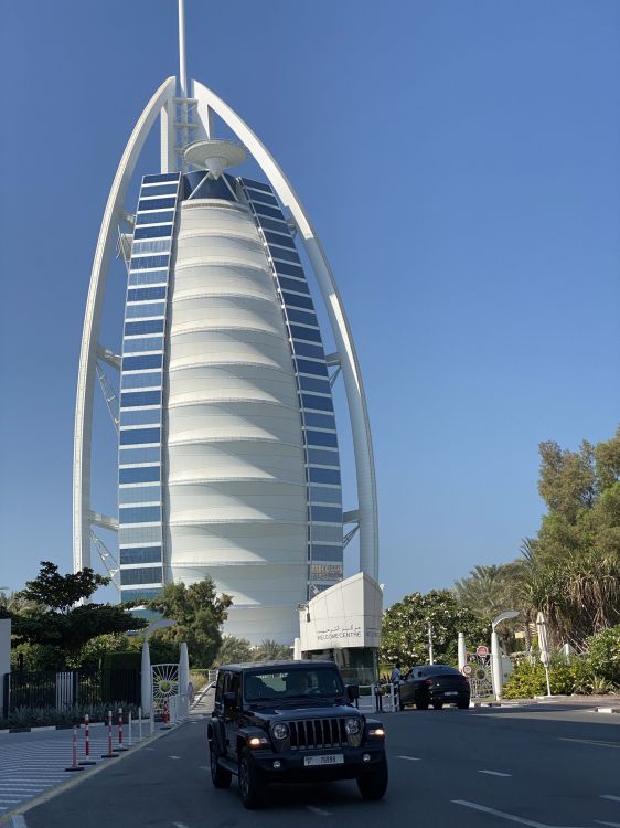 Dubaï, Burj al Arab, Immeuble de Grande Hauteur, Route, la Journée. Wallpaper in 1536x2048 Resolution