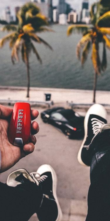 Coche, Calzado, Zapato, Amarillo, Iluminación Automotriz. Wallpaper in 1080x2160 Resolution