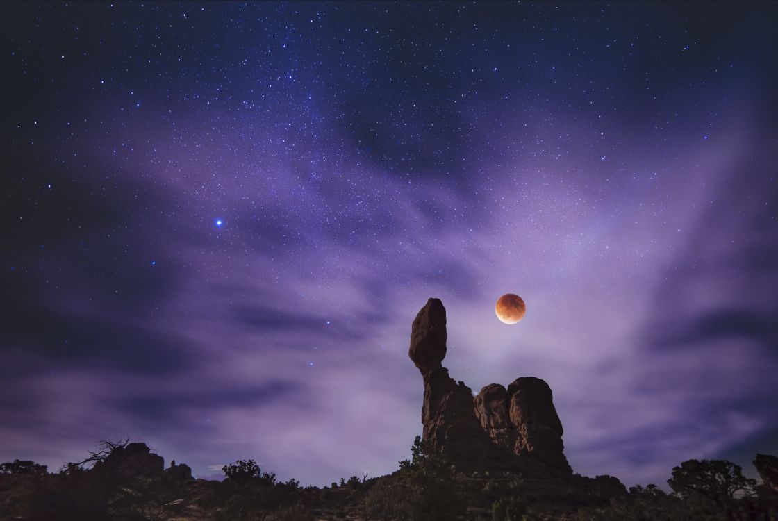 Silueta, De, Hombre y Mujer, Sentado, En, Roca, Debajo, Noche Estrellada. Wallpaper in 5388x3606 Resolution