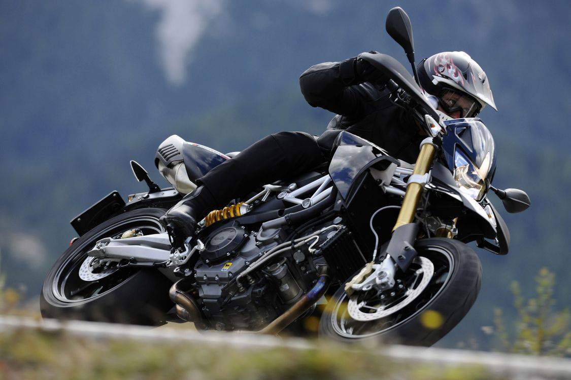 Vélo de Sport Noir et Jaune. Wallpaper in 2835x1890 Resolution