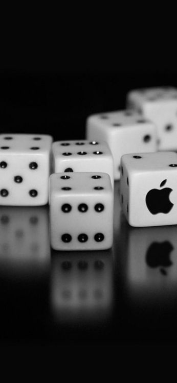 Apple, 室内游戏和体育运动, 白色, 黑色的, 骰子游戏 壁纸 1242x2688 允许