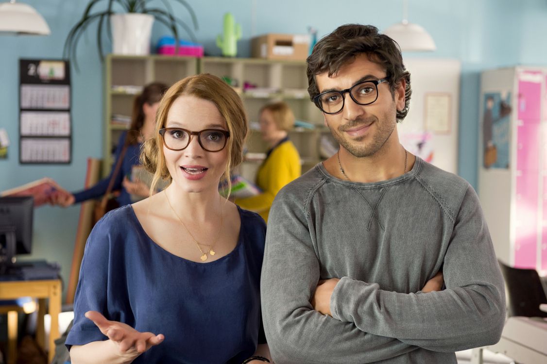 Mujer, En, Gris, Camisa de Manga Larga, Llevando, Anteojos. Wallpaper in 2884x1920 Resolution