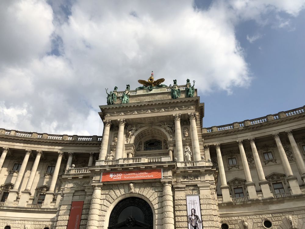 Hofburger Kaiserpalast, Triumphbogen, Klassische Architektur, Alte Geschichte, Architektur. Wallpaper in 2048x1536 Resolution